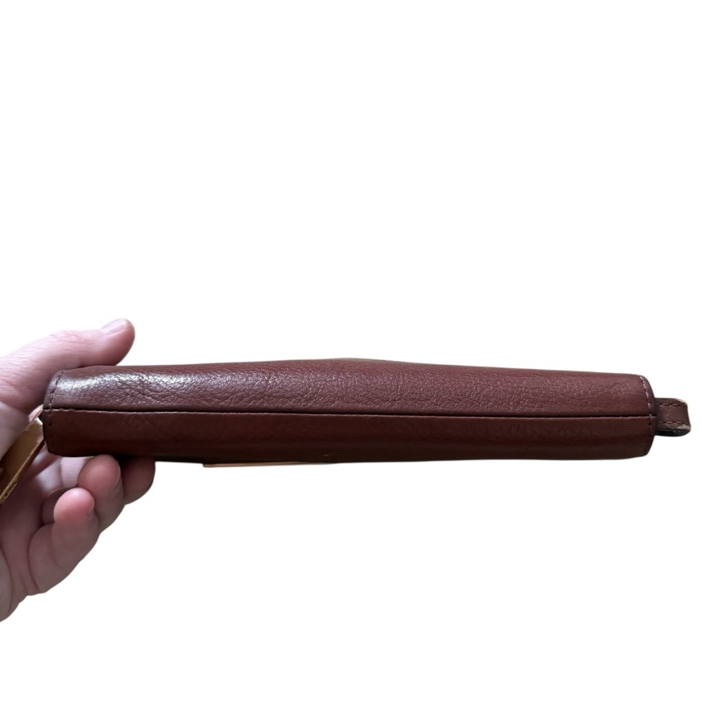 Fossil Chestnut Leather Wallet with Gold Accent - Picture 8 of 8